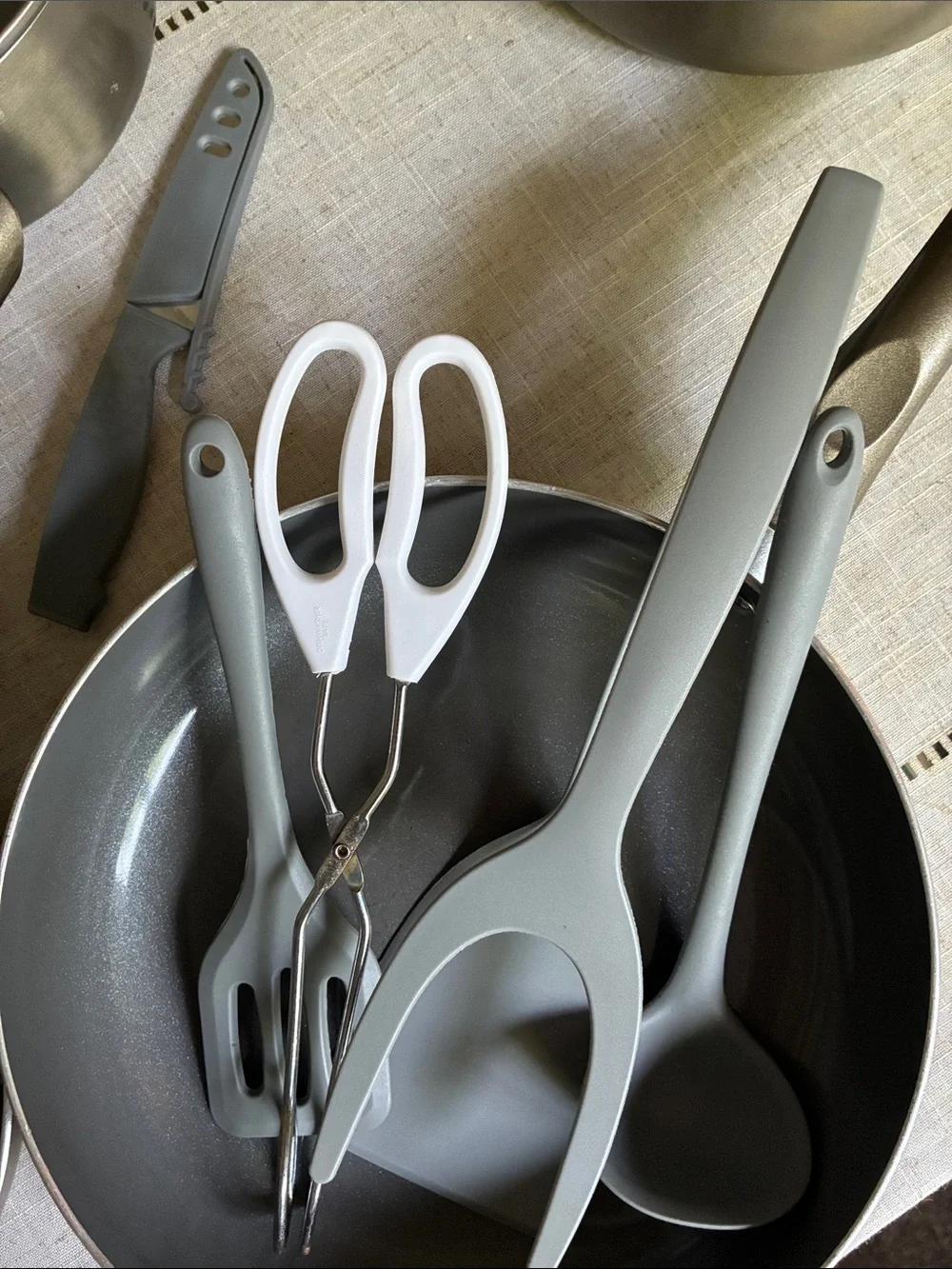 pots, pans, lids set & 10 pce. kitchen essential utensils!
